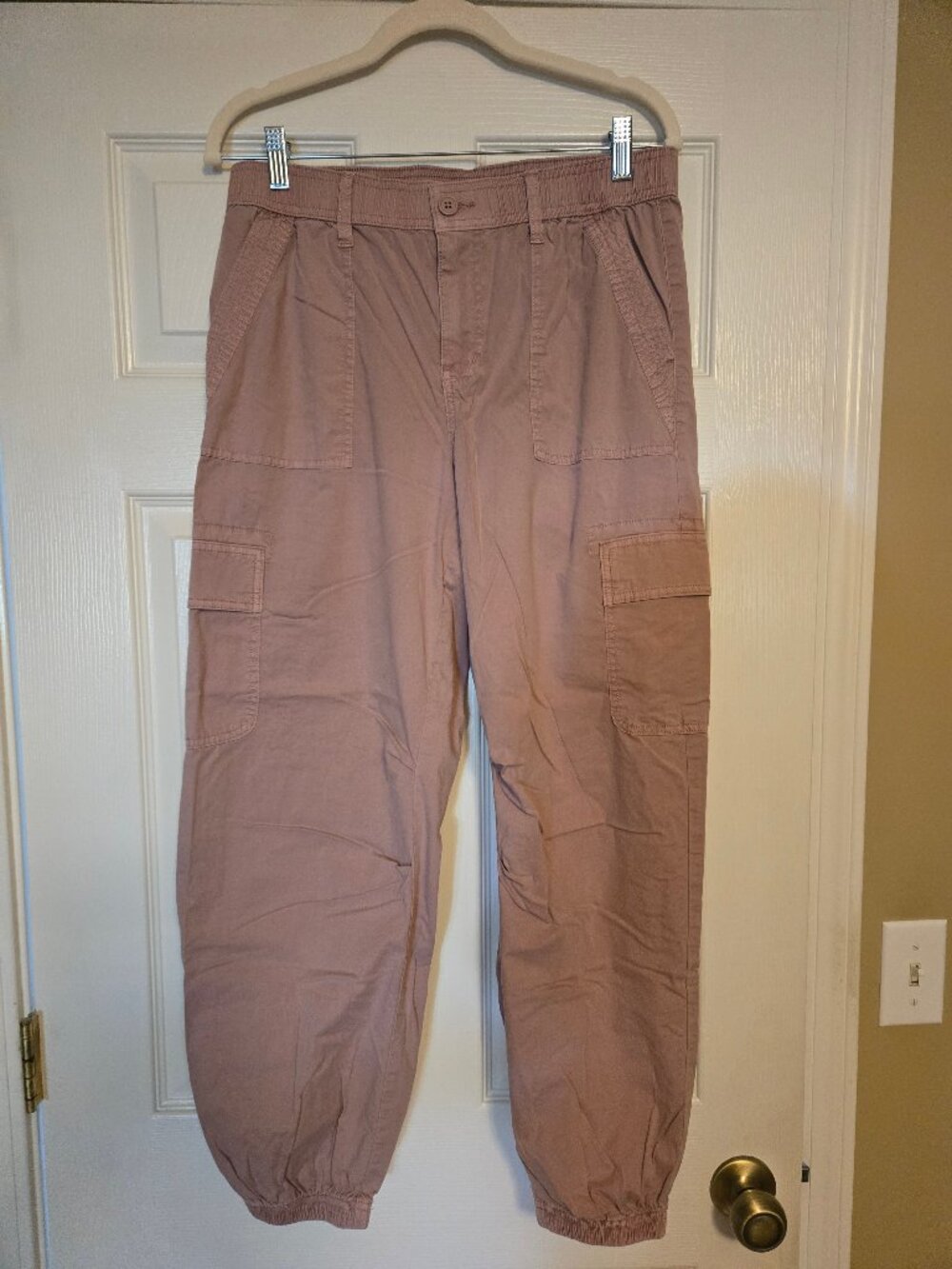 Maurices Blush Rose cargo pants Med.